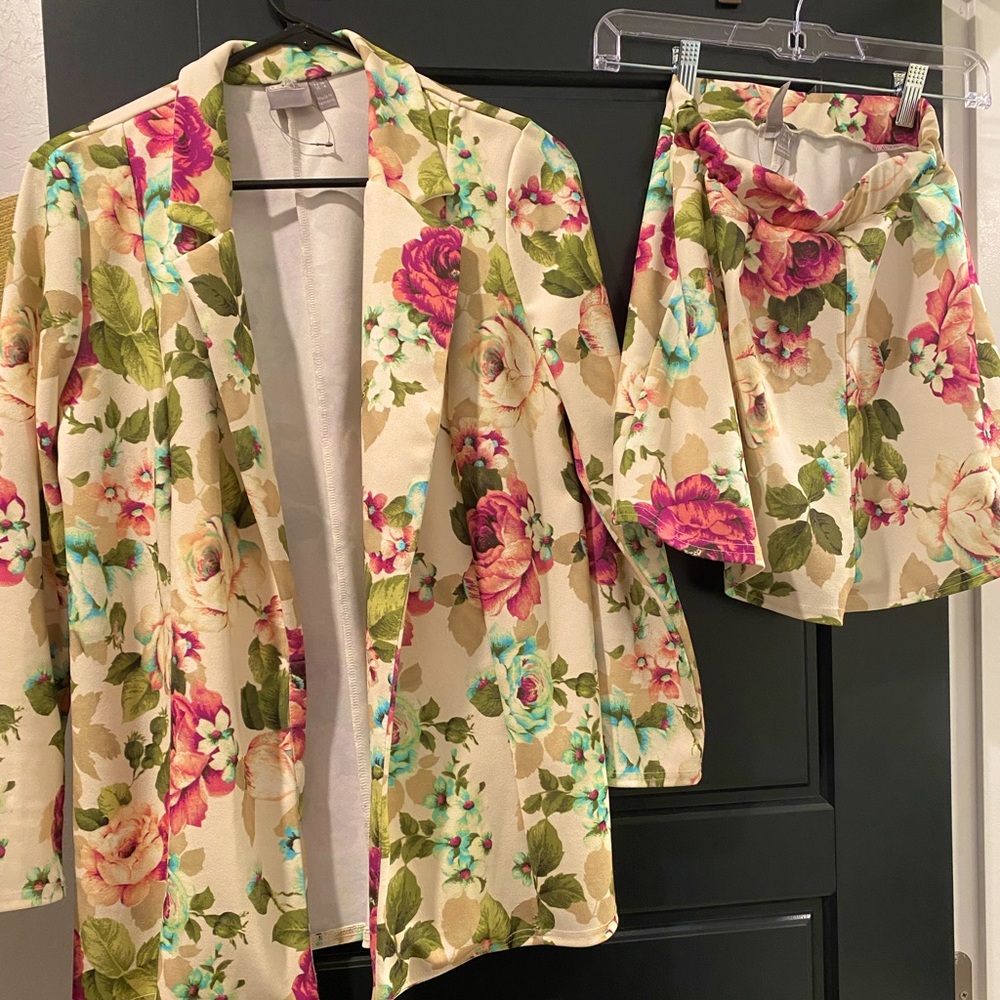 Floral blazer shorts set